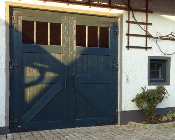 Flügeltor aus Holz, ca. 2,5 x 2,2 m, Ansicht innen