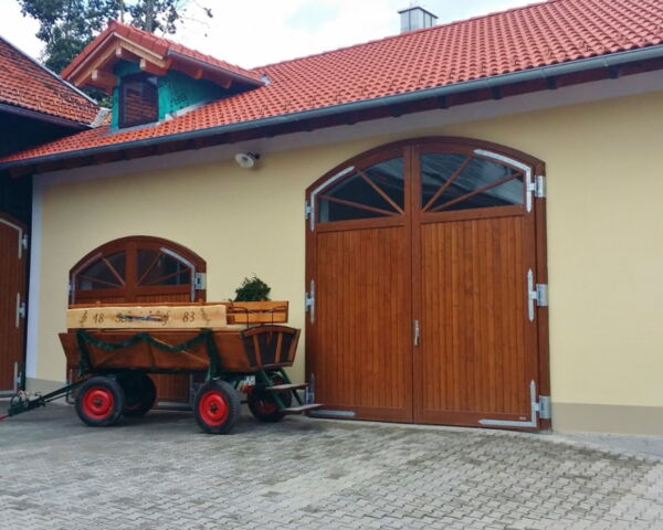 Flügeltor aus Holz, ca. 2,5 x 2,2 m, Ansicht innen