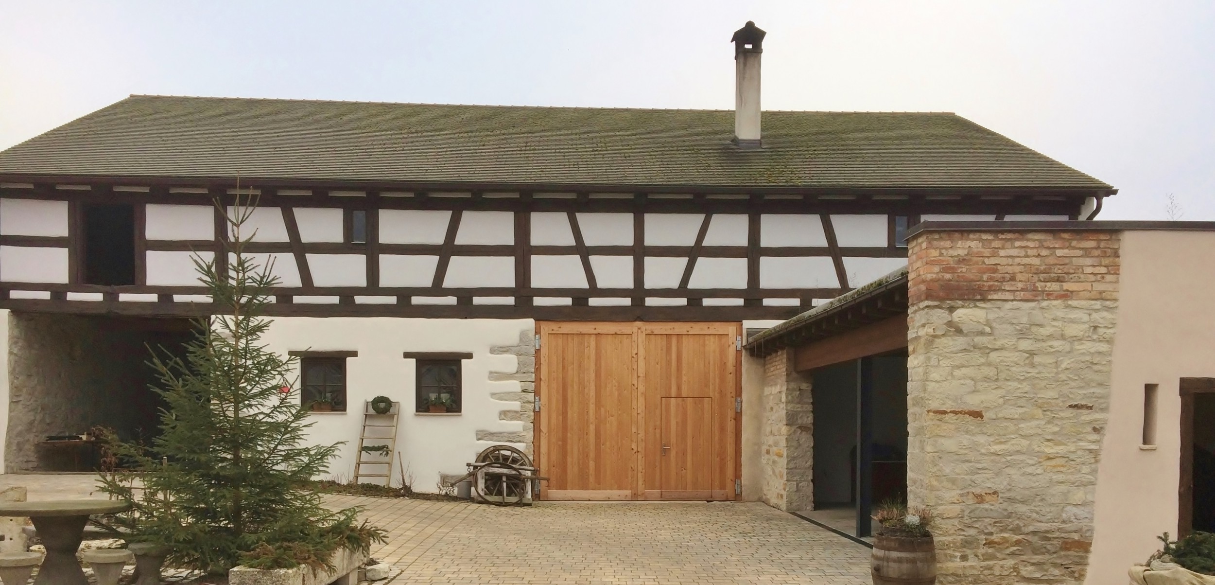 Pferdeaußenboxentüren mit Fensterkreuz und Kippfenster